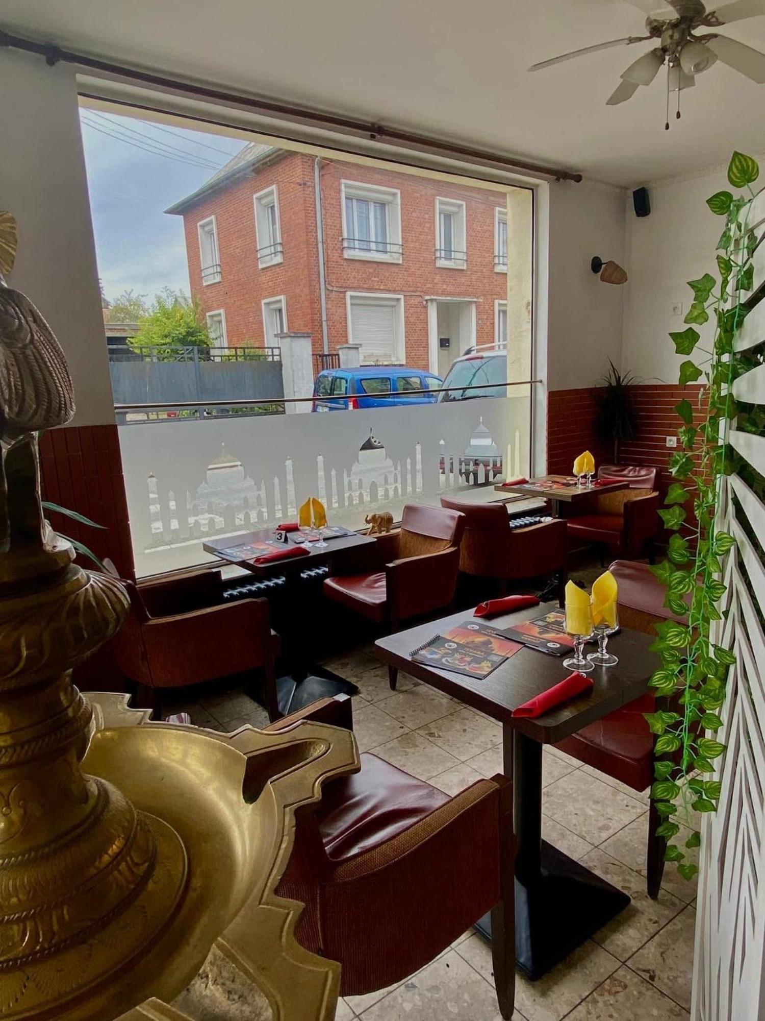Hotel & Restaurant Isvara Breteuil Экстерьер фото