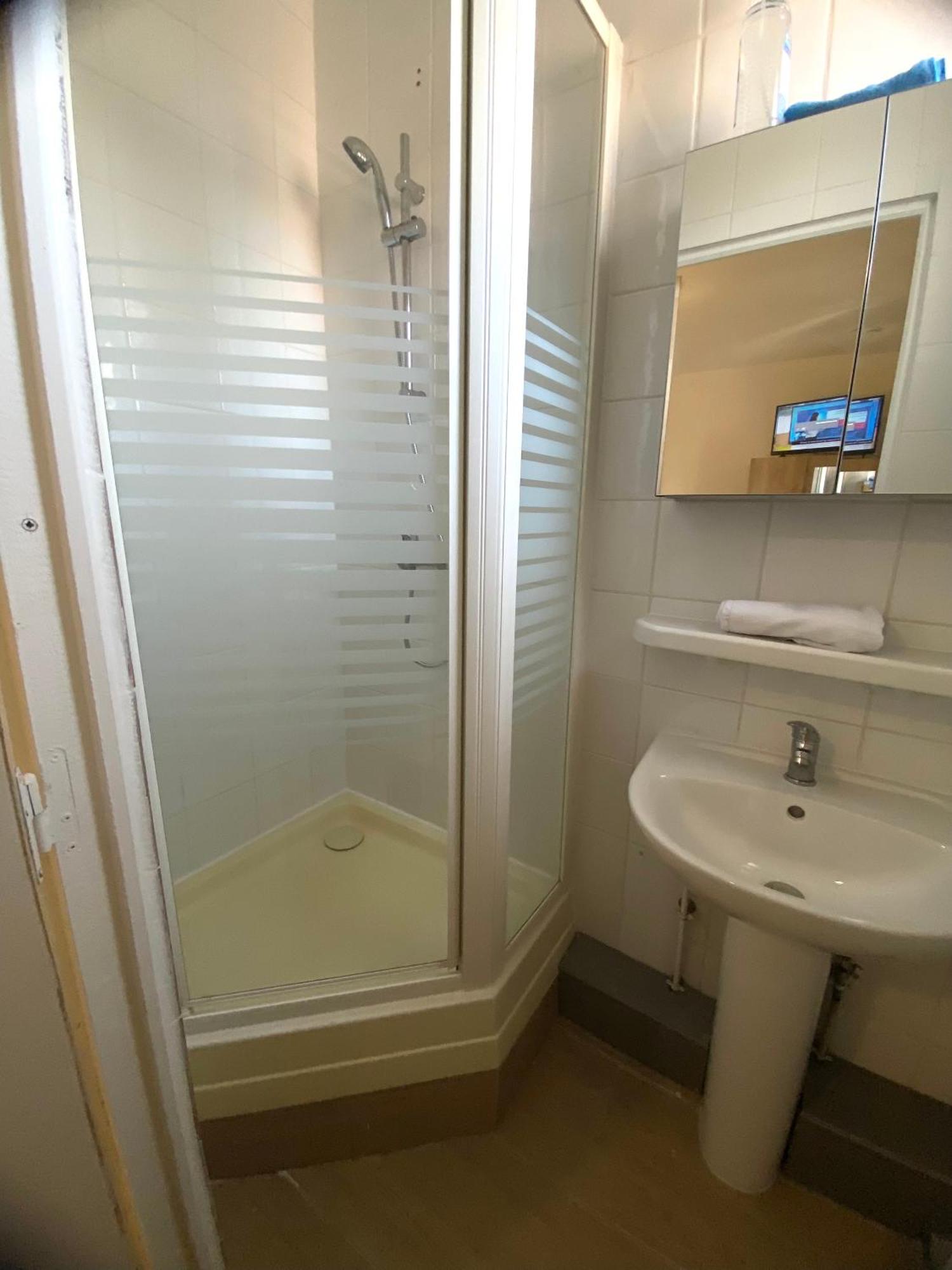 Hotel & Restaurant Isvara Breteuil Экстерьер фото